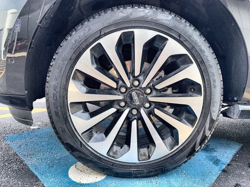 Used 2024 Lincoln Navigator Reserve AWD/4WD image 19