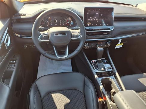 New 2026 Jeep Compass Latitude AWD/4WD image 10