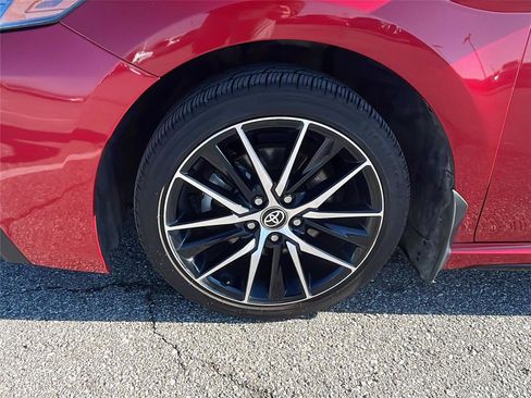 Used 2024 Toyota Camry SE image 10