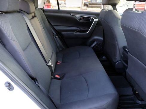 Used 2021 Toyota RAV4 LE image 19