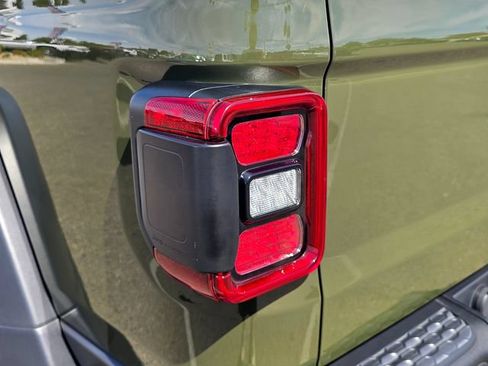 Certified 2022 Jeep Gladiator Rubicon w/ LED Lighting Group AWD/4WD image 29