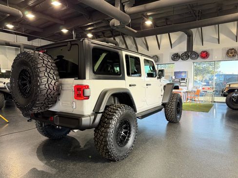 Used 2024 Jeep Wrangler Unlimited Rubicon w/ Convenience Group image 32