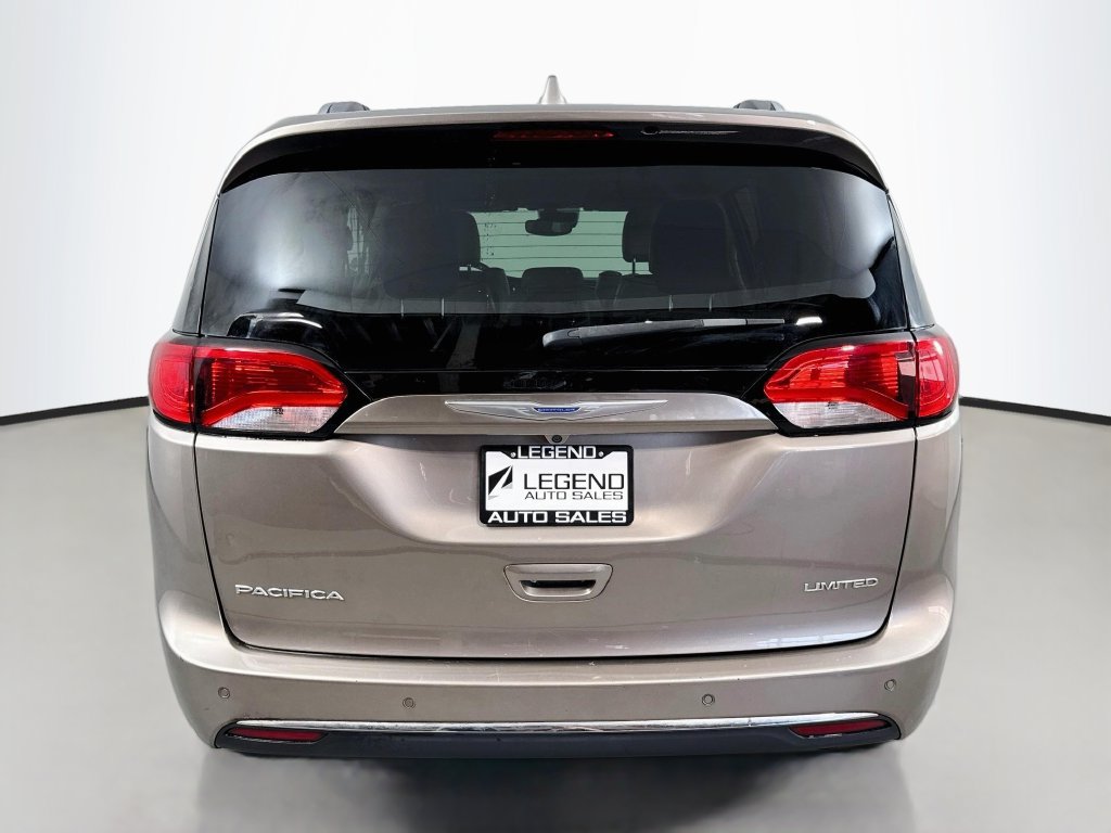 Used 2017 Chrysler Pacifica Limited FWD image 8