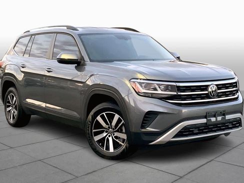 Used 2023 Volkswagen Atlas SE image 2