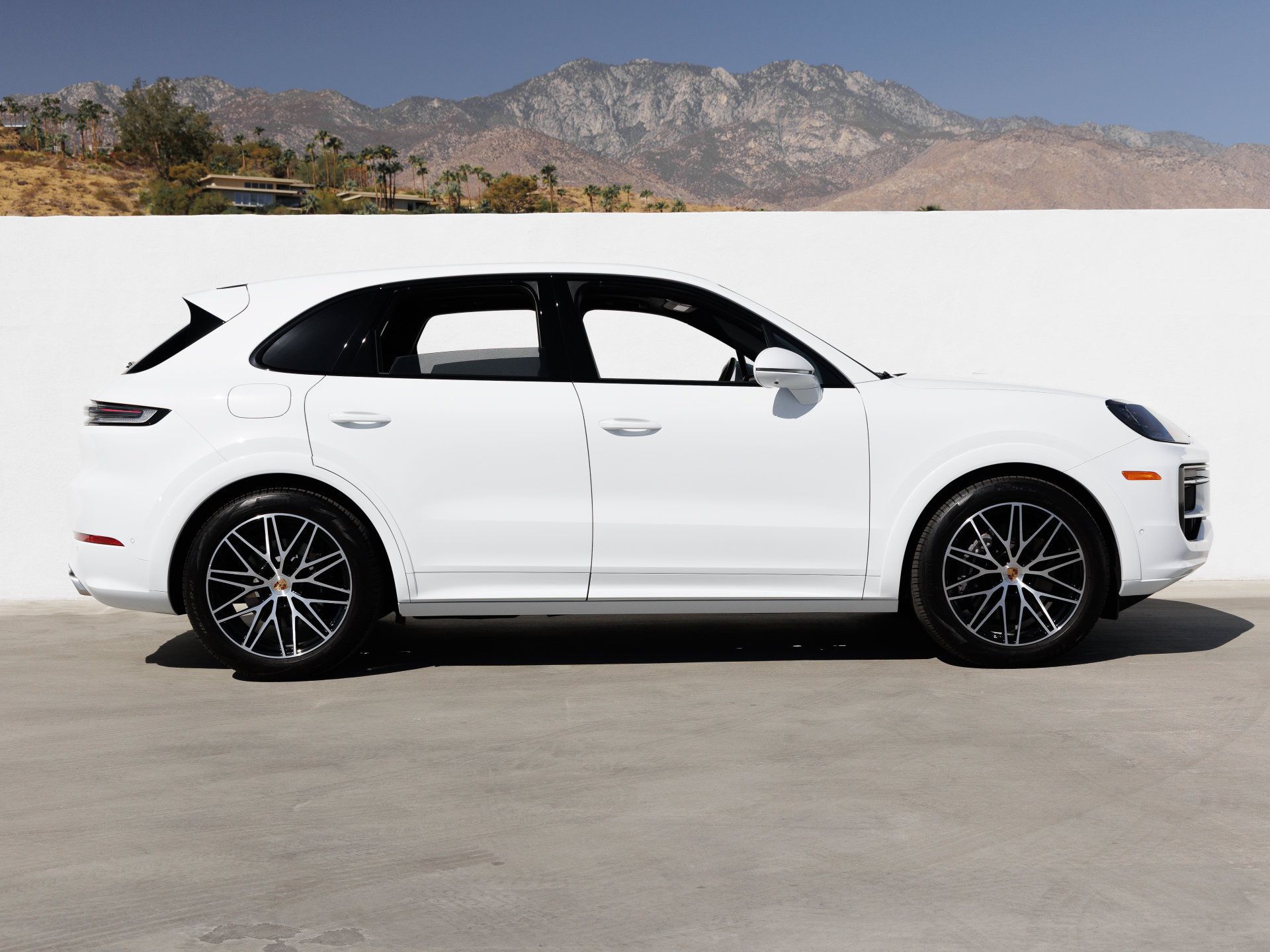 Certified 2025 Porsche Cayenne AWD/4WD image 8