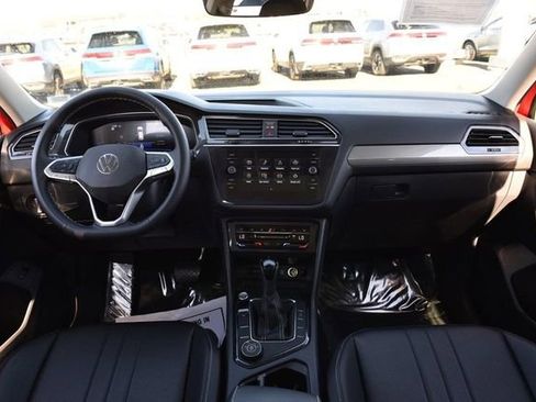 Certified 2024 Volkswagen Tiguan SE image 7