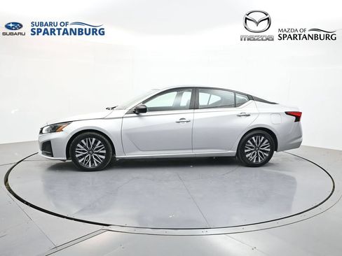 Used 2024 Nissan Altima 2.5 SV FWD image 4