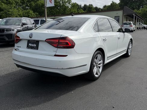 Used 2017 Volkswagen Passat 1.8T SE FWD image 3