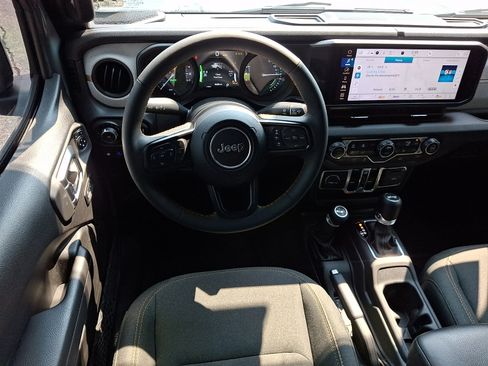 Used 2024 Jeep Wrangler Unlimited w/ Convenience Group AWD/4WD image 12
