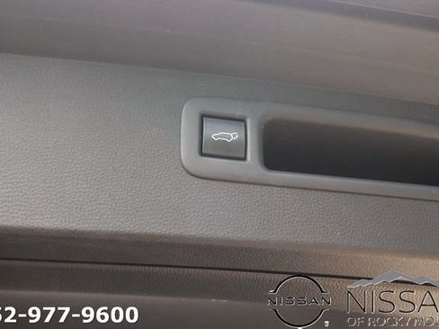 Used 2023 Toyota Highlander XLE FWD image 18