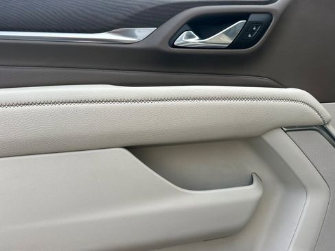 Used 2021 GMC Yukon Denali w/ Denali Premium Package image 11