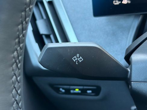 Used 2026 BMW iX xDrive60 w/ M Sport Package image 33