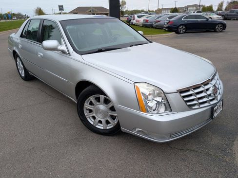 Used 2011 Cadillac DTS FWD image 3