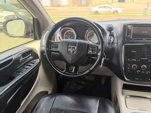 Used 2019 Dodge Grand Caravan SXT FWD image 29