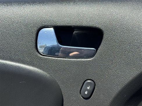 Used 2008 Saturn Sky w/ Weekend Getaway Package image 19