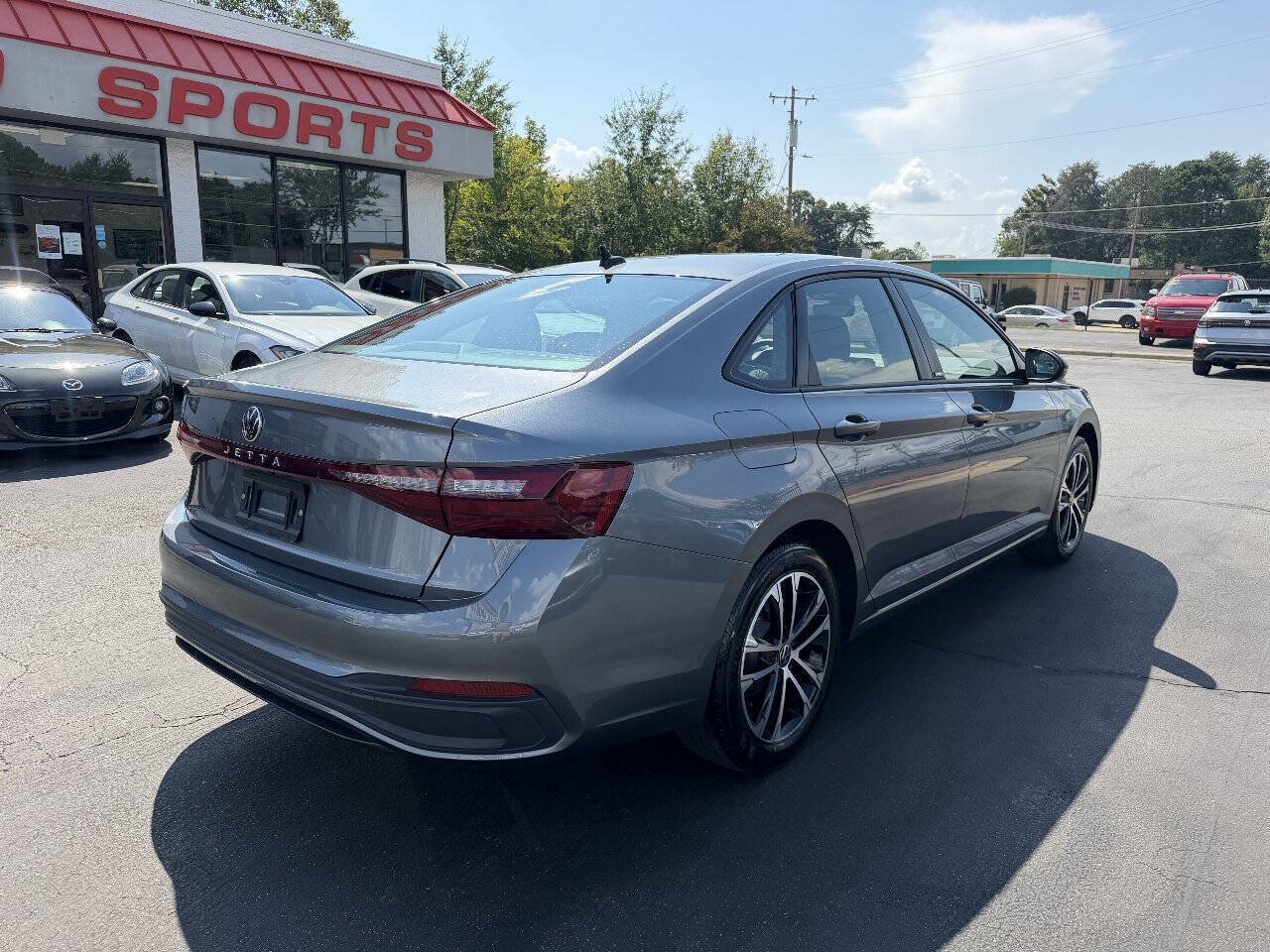 Used 2025 Volkswagen Jetta Sport FWD image 5