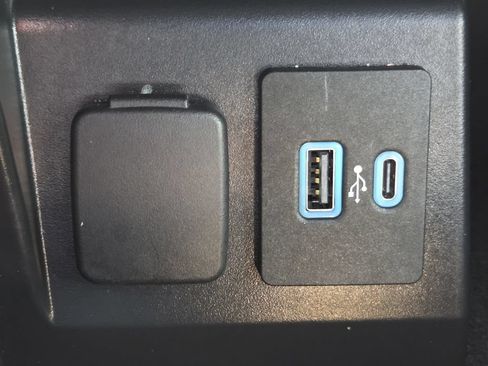 Used 2021 Ford Explorer Limited w/ Hybrid Equipment Group 310A AWD/4WD image 9