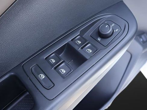 Certified 2022 Volkswagen Taos SEL AWD/4WD image 13