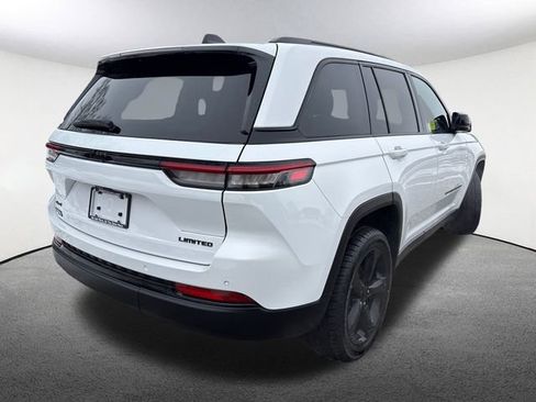Used 2023 Jeep Grand Cherokee Limited w/ Black Appearance Package AWD/4WD image 14