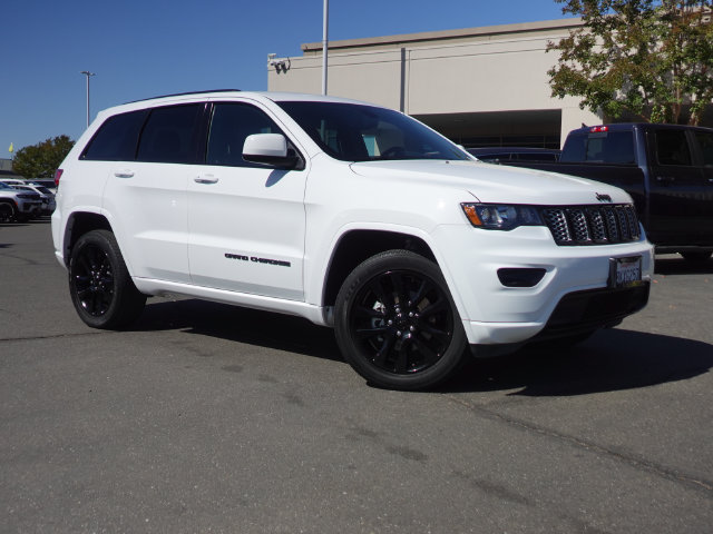 Used 2019 Jeep Grand Cherokee Altitude AWD/4WD image 5