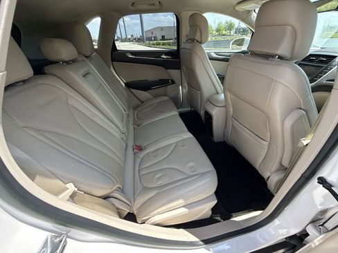 Used 2019 Lincoln MKC Reserve w/ MKC Technology Package FWD image 17
