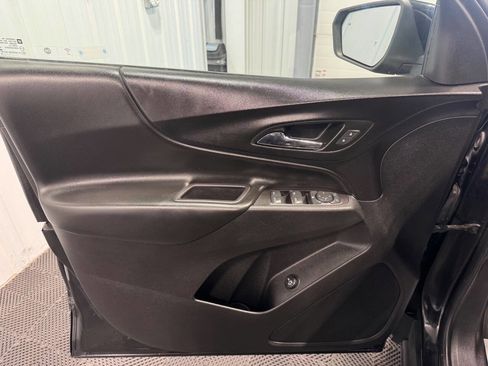 Used 2019 Chevrolet Equinox LT w/ Driver Convenience Package FWD image 9