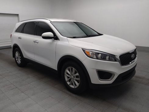 Used 2018 Kia Sorento FWD image 11