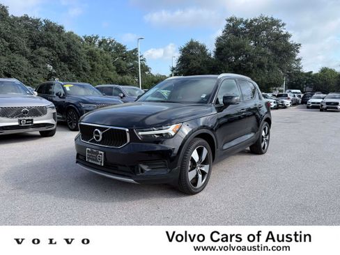 Used 2020 Volvo XC40 T5 Momentum w/ Protection Package AWD/4WD image 1
