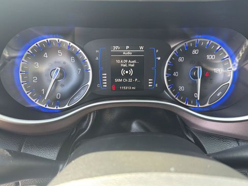 Used 2023 Chrysler Voyager LX FWD image 15