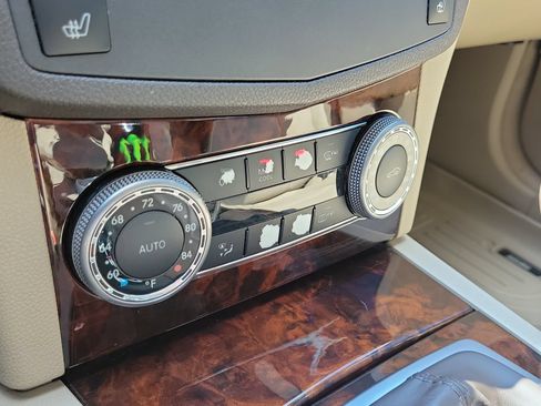 Used 2010 Mercedes-Benz C 300 Sedan image 26