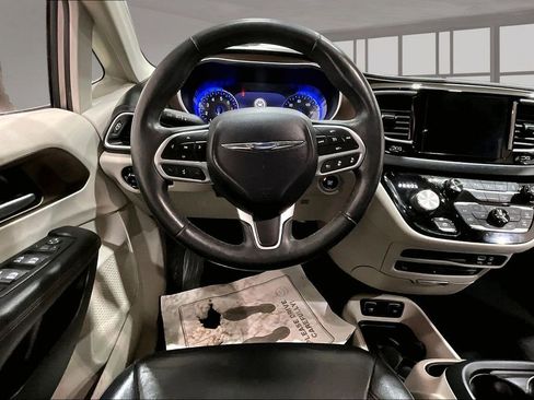 Used 2018 Chrysler Pacifica Touring-L Plus w/ Advanced Safetytec Group image 5