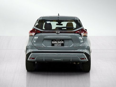 Used 2021 Nissan Kicks SV FWD image 4