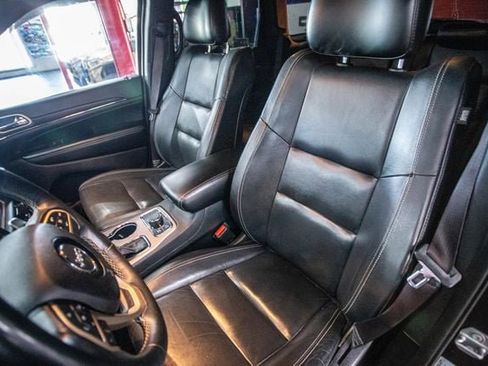 Used 2017 Jeep Grand Cherokee Limited image 4