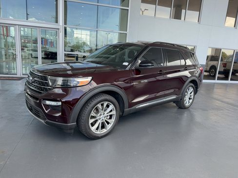 Certified 2022 Ford Explorer XLT w/ Equipment Group 202A RWD image 2