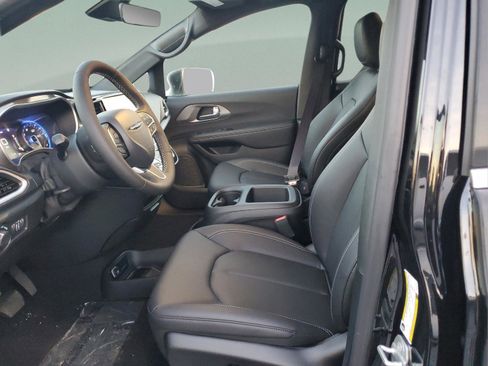 New 2026 Chrysler Voyager LX image 18