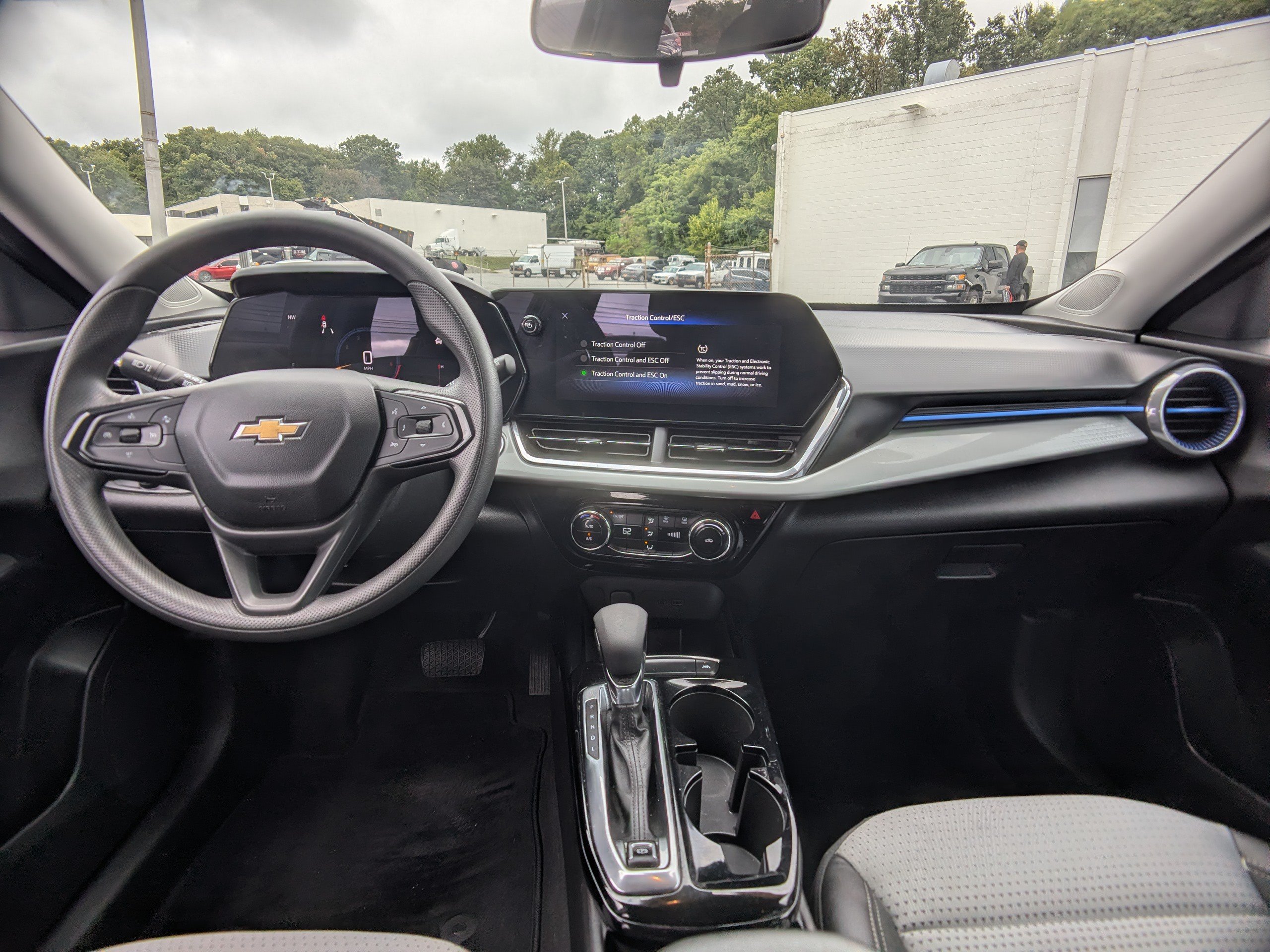 Used 2025 Chevrolet Trax LT FWD image 16