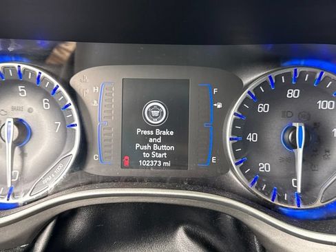 Used 2020 Chrysler Pacifica Touring-L FWD image 15
