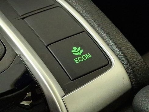 Used 2018 Honda Civic EX-L image 25