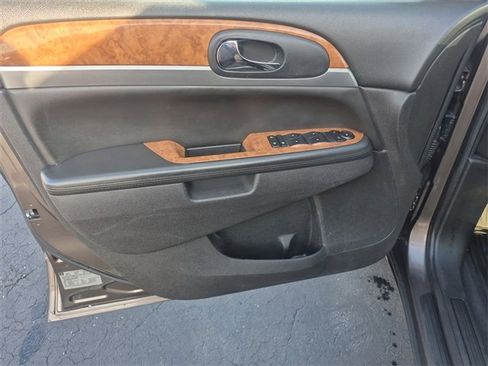 Used 2011 Buick Enclave CX image 18