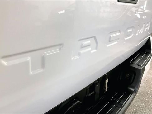 Used 2024 Toyota Tacoma TRD Sport w/ TRD Sport Upgrade Package image 10