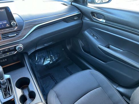Used 2025 Nissan Altima 2.5 SV image 31