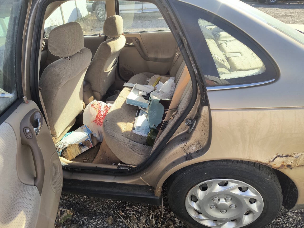 Used 2001 Saturn L-Series L200 FWD image 21