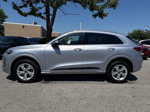 Certified 2025 Audi Q5 Premium w/ Convenience Package AWD/4WD image 3