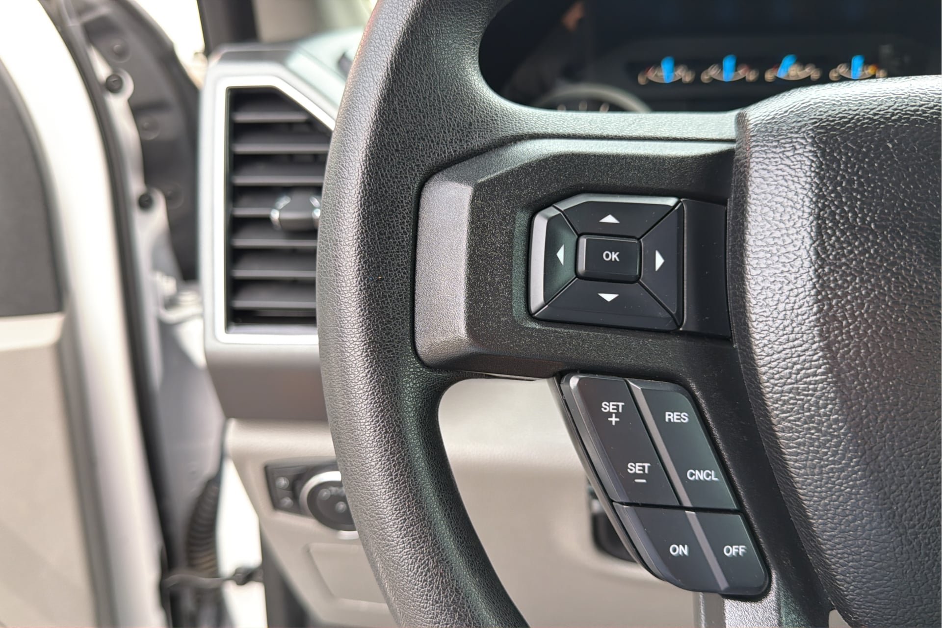Used 2017 Ford F150 XLT AWD/4WD image 27