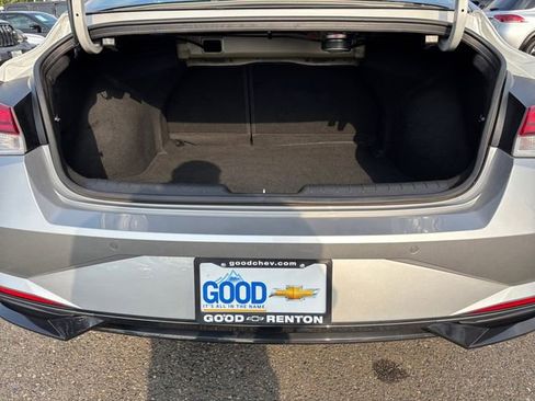 Used 2022 Hyundai Elantra Limited image 29