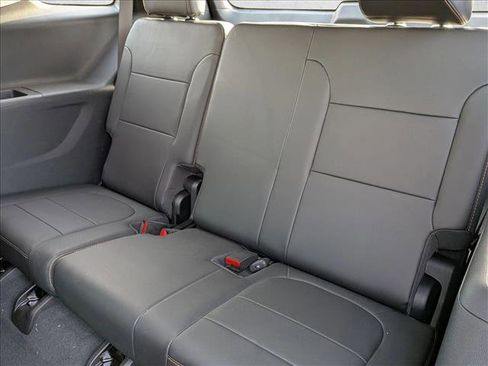 Used 2021 Chevrolet Traverse LT image 15