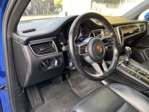 Used 2018 Porsche Macan AWD/4WD image 2