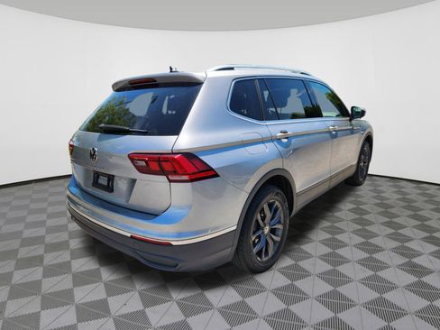 Used 2024 Volkswagen Tiguan SE FWD image 4