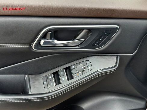 Used 2022 Nissan Rogue Platinum w/ Head-Up Display Package image 24