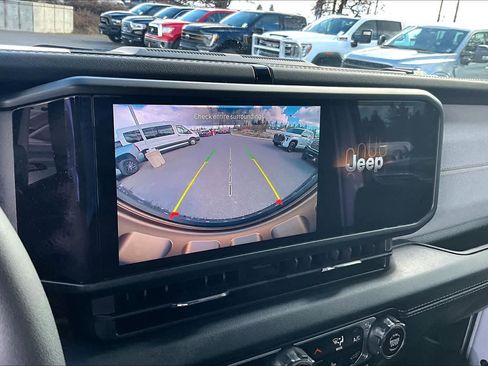 Used 2024 Jeep Wrangler Sahara image 27